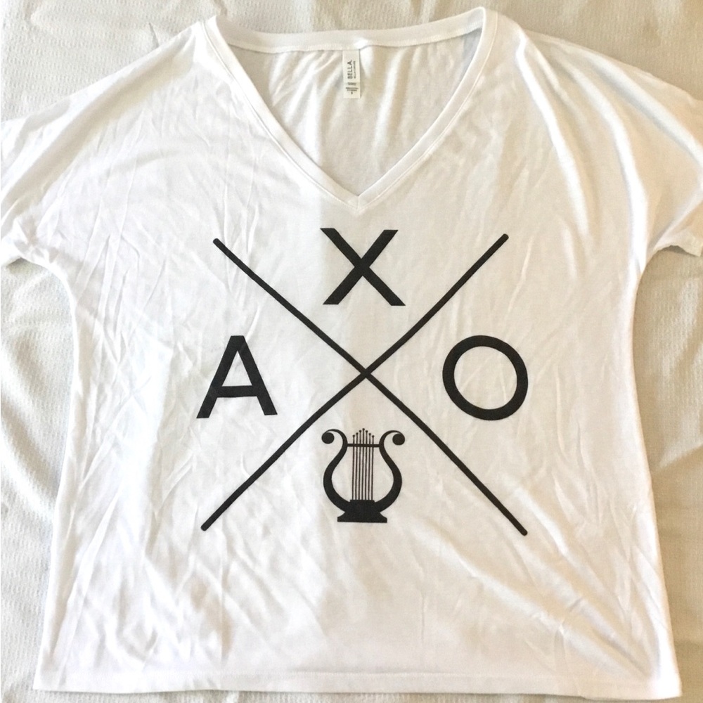 NEW WITHOUT TAG BELLA "ALPHA CHI OMICRON" FRATERNITY WHITE UNISEX T-SHIRT V-NECK